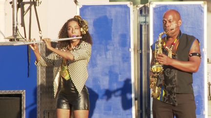 Avec son spectacle “Peaux bleues”, la compagnie Oposito a eu le privilège d’ouvrir le festival Chalon dans la rue 2023. (Reportage : G. Talon / A. Douay / D. Fleury / G. Marlier)