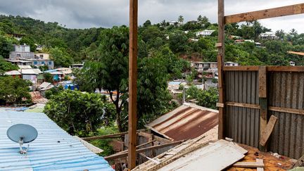 Le quartier Majicavo de la commune Koungou (Mayotte), le 24 avril 2023. (MORGAN FACHE / AFP)