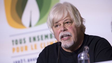 Le fondateur de Sea Shepherd, Paul Watson, donne une conférence de presse au Bourget (Seine-Saint-Denis), le 10 décembre 2015. (MIGUEL MEDINA / AFP)