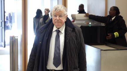 L'ex-PDG de France Télécom&nbsp;Didier Lombard arrive au tribunal de Paris, le 7 mai 2019. (YOAN VALAT / EPA / AFP)