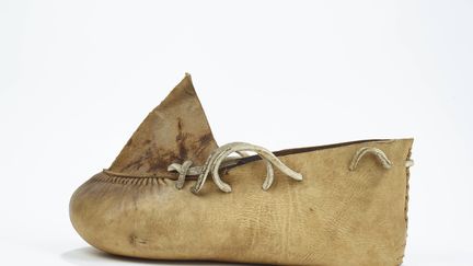 Chaussures de Tartares mandchous (Chine), Cuir, Dépôt des Œuvres de Propagation de la Foi .
	 
 (Quentin Lafont – musée des Confluences)