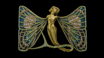 René Lalique, plaque de cou sylphide, vers 1900. Collection Albion Art Institute. (ALBION ART INSTITUTE / TSUNEHARU DOI)