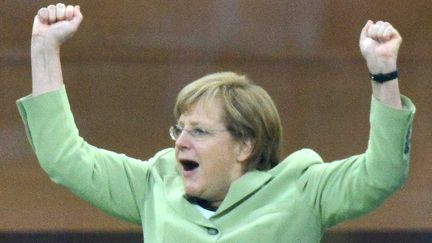 La chanceli&egrave;re allemande, Angela Merkel, laisse &eacute;clater sa joie lors du quart de finale Allemagne-Gr&egrave;ce &agrave; l'Euro, le 22 juin 2012 &agrave; Gdansk, en Pologne. (SILZ / DDP IMAGES EDITORIAL / SIPA)