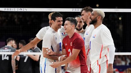 La joie des volleyeurs français contre le Canada, lors des Jeux Olympiques de Paris, le 30 juillet 2024 (DIMITAR DILKOFF / AFP)