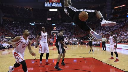 Les Spurs ont renversé les Rockets dans le 3e match de la série (RONALD MARTINEZ / GETTY IMAGES NORTH AMERICA)