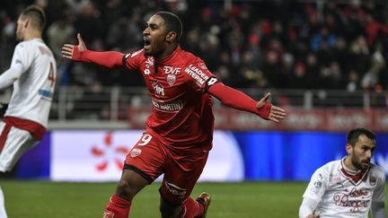 La joie de Wesley Saïd, auteur du 3e but de Dijon devant Bordeaux