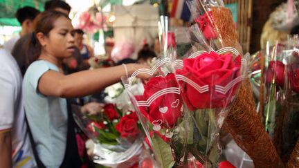 Roses pour la Saint-Valentin, sur un marché à Bangkok. Illustration. (PITI A SAHAKORN / LIGHTROCKET)