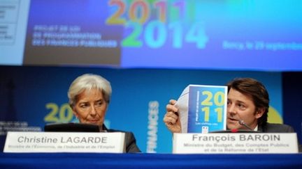 Christine Lagarde (g) et Francois Baroin présentent à la presse le projet de budget 2011, le 29/09/2010. (AFP - Lionel Bonaventure)