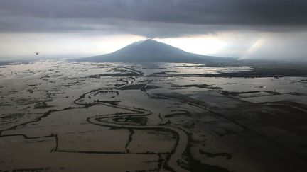 Aux Philippines après le passage du typhon Koppu, les rizières inondées de la province de Pampanga, au nord de Manille (23 octobre 2015). ( AFP PHOTO / Benhur Arcayan / MPB)