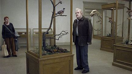 "A pigeon sat on a branch..." de Roy Andersson obtient le Lion d'Or à la Mostra.
 (Roy Andersson Filmproduktion AB)