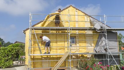 Les projets financés de rnovation énergétique seront pris en charge au moins pour moitié par les collectivités territoriales. (CHASSENET / BSIP / AFP)