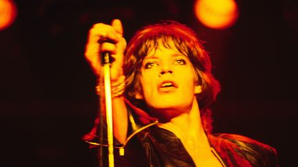 Mick Jagger&nbsp;sur scène avec les Rolling Stones à Manchester (Angleterre) le 11 septembre 1973. (FIN COSTELLO / REDFERNS / GETTY)