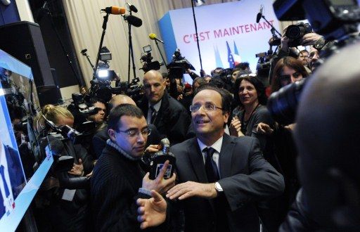 A Tulle le 22 avril, François Hollande savoure son arrivée en tête au premier tour. (Jean-Pierre Muller/AFP)