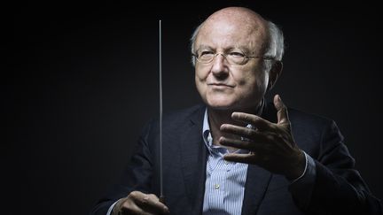 Le compositeur et chef d'orchestre Vladimir Cosma, à Paris, en 2016. (JOEL SAGET / AFP)