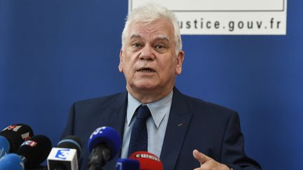 Le procureur général de la République de Dijon, Jean-Jacques Bosc, donne une conférence de presse à propos de l'affaire Grégory, le 16 juin 2017, à Dijon. (PHILIPPE DESMAZES / AFP)