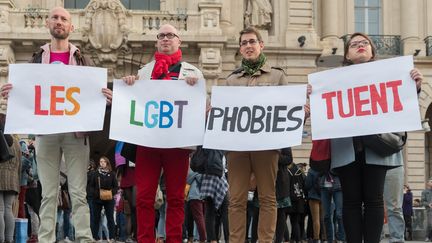 Des manifestants protestent contre les violences envers les personnes LGBT+, le 23 octobre 2018, à Rennes (Ille-et-Vilaine). (ESTELLE RUIZ / NURPHOTO / AFP)