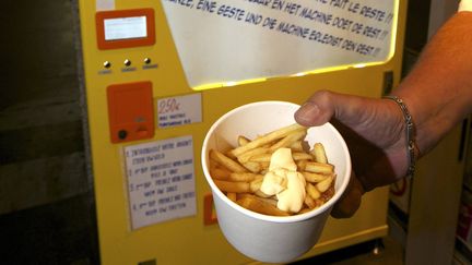 Un distributeur automatique de frites, le 17 ao&ucirc;t 2013 &agrave; Bruxelles (Belgique). (NICOLAS MAETERLINCK / BELGA)