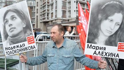 Marche de l'opposition en soutien aux deux membres des Pussy Riot emprisonnées, le 12 juin 2013, à Moscou. (Iliya Pitalev / RIA NOVOSTI)