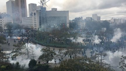 Paris : un rassemblement républicain organisé place d'Italie après le saccage des casseurs