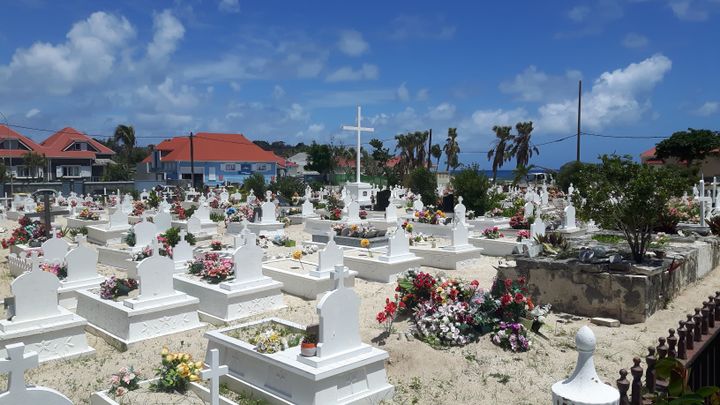 Le cimetière de Lorient, à Saint-Barthélemy, en mai 2018. (JÉRÔME VAL / RADIO FRANCE)