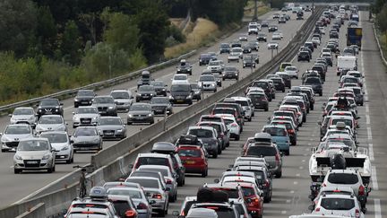 Embouteillages sur l'autoroute A7 le 15 ao&ucirc;t 2015 &agrave; hauteur de Vienne (Rh&ocirc;ne). (PHILIPPE DESMAZES / AFP)