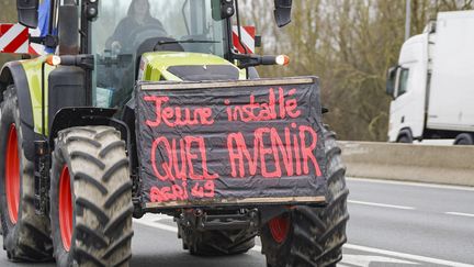 Un tracteur lors d'un blocage d'agriculteurs à Angers (Maine-et-Loire), le 1er février 2024. (FREDERIC PETRY / HANS LUCAS)