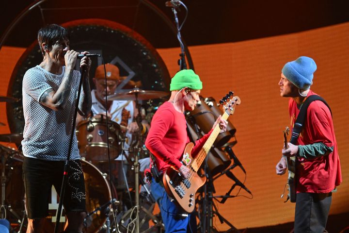 Anthony Kiedis, Chad Smith, Flea et John Frusciante des Red Hot Chili Peppers, jouent au festival Global Citizen à Central Park, New York (Etats-Unis), samedi 23 septembre 2023. (ANGELA WEISS / AFP)