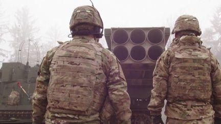 La guerre en Ukraine a commencé depuis près de 1 000 jours. Le conflit s’enlise, avec les Russes ayant conquis presque tout le Donbass dans l'Est. Les Ukrainiens tiennent également des positions dans la région russe de Koursk. Pendant ce temps, Joe Biden a donné l’autorisation à l’Ukraine d’utiliser des missiles longue portée américains.