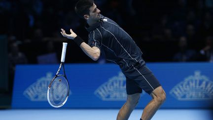 Le Serbe Novac Djokovic lors de son match contre le Suisse Roger Federer lors des&nbsp;ATP World Tour Finals &agrave; Londres (Royaume-Uni), le 5 novembre 2013. (EDDIE KEOGH / REUTERS)