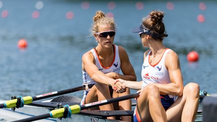 Laura Tarantola et Claire Bové avant la&nbsp;demi-finale de Coupe du monde à Lucerne (Suisse), le 9 juillet 2022. (PHILIPP SCHMIDLI / KEYSTONE via MaxPPP)