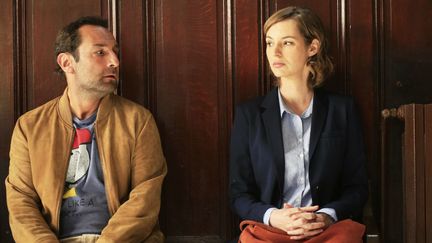 Gilles Lellouche et Louise Bourgoin dans "Un toit pour deux" de Dominique Farrugia
 (Roger Arpajou / 2016 - EuropaCorp - TF1 Films Production)