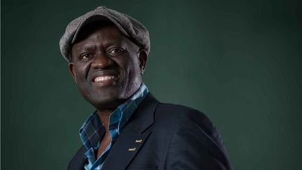  (Le romancier, journaliste et poète franco-congolais Alain Mabanckou au festival d'Edimbourg en Ecosse le 18 août 2015 © PHOTOSHOT/MAXPPP)