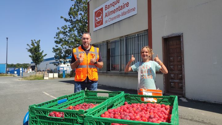 Des dizaines de kilos de prunes remis à la Banque alimentaire de Charente-Maritime.&nbsp; (ISABELLE MORAND / DR / RADIO FRANCE / FRANCE INFO)