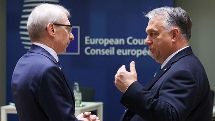 Bulgarian Prime Minister Nikolai Denkov (left) and Hungarian Prime Minister Viktor Orban (right), in Brussels, October 27, 2023. (EUROPEAN UNION / HANS LUCAS / AFP)