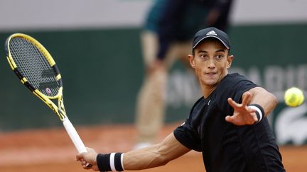 Antoine Hoang, ici le 27 septembre 2020 à Roland-Garros, va tenter de se qualifier pour le tableau principal du Grand Chelem parisien.&nbsp; (THOMAS SAMSON / AFP)