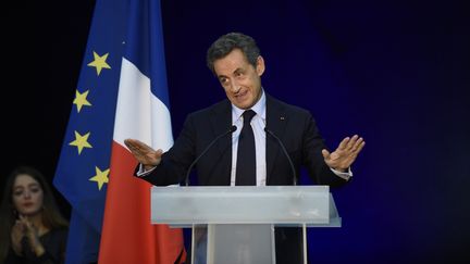 L'ancien pr&eacute;sident de la R&eacute;publique et candidat &agrave; la pr&eacute;sidence de l'UMP, Nicolas Sarkozy,&nbsp;lors d'un meeting &agrave; Boulogne-Billancourt (Hauts-de-Seine), le 25 novembre 2014.&nbsp; (MARTIN BUREAU / AFP)