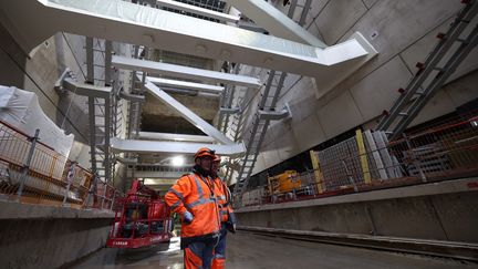 Le chantier de la gare Eole, à la Porte Maillot, à Paris, le 13 février 2023. (ANNE-CHRISTINE POUJOULAT / AFP)