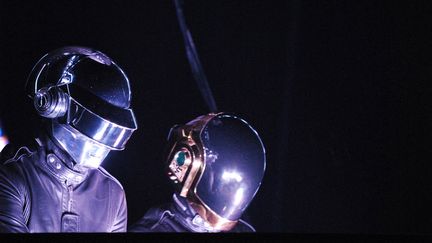 Les Daft Punk en concert à Bercy, le 14 juin 2007. (MIGUEL MEDINA / AFP)