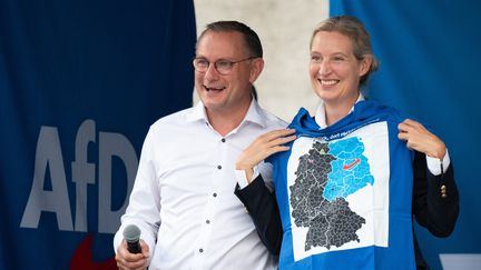 Les dirigeants de l'AfD Tino Chrupalla et Alice Weidel, à Görlitz, dans la Saxe (Allemagne), le 30 août 2024. (SEBASTIAN KAHNERT / DPA / AFP)