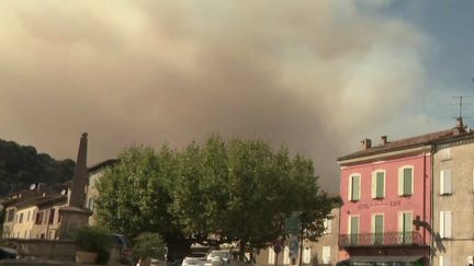 Incendies dans le Var : les habitants viennent en aide aux sinistrés