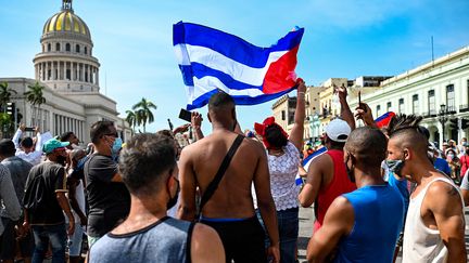 Des manifestants cubains à la Havane (Cuba), le 11 juillet 2021. (YAMIL LAGE / AFP)