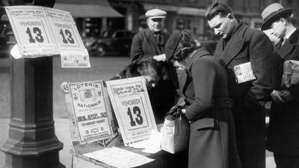 &nbsp;Les marchands de billets de la Loterie Nationale font d'excellentes affaires, à Paris, le 13 mars 1936. Photo d'illustration.
 (KEYSTONE-FRANCE / GAMMA-KEYSTONE via GETTYIMAGES)