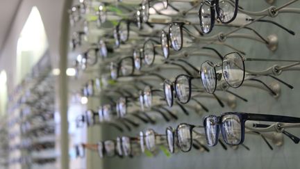 Des montures de lunettes chez un opticien à Nancy (Meurthe-et-Moselle), le 6 février 2020. (Manon Klein/Radio France)