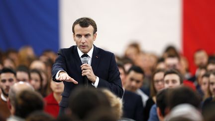 Emmanuel Macron rencontre des jeunes à Etang-sur-Arroux en Saône-et-Loire, le 7 février 2019. (EMMANUEL FOUDROT / AFP)