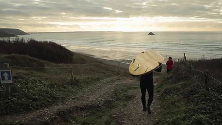 Crozon : les surfeurs privilégient l’hiver pour se jeter à l’eau