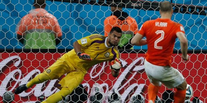 Romero arrête le premier pénalty tiré par Vlaar