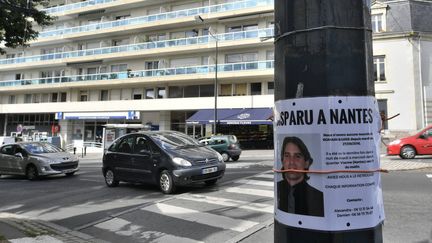 Une affiche&nbsp;d'appel à témoignages placardée à Nantes (Loire-Atlantique) après la disparition de Romain Barré, dans la nuit du 27 au 28 septembre 2016. (MAXPPP)