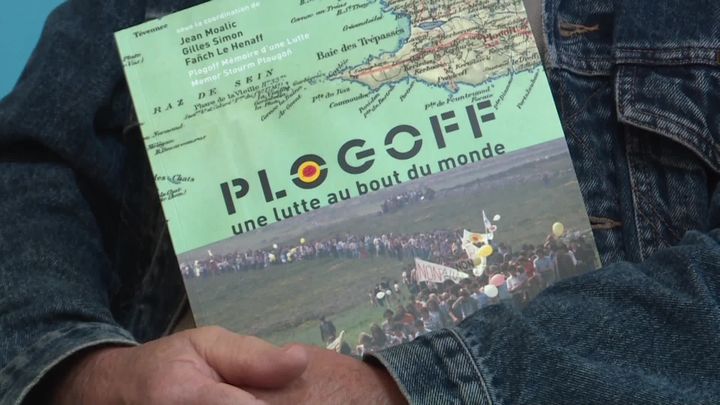 La couverture d'un ouvrage qui retrace la lutte des militants anti-nucléaire (France 3 Bretagne)