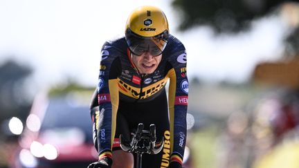 Wout van Aert (Jumbo-Visma) à l'arrivée du contre-la-montre de la 20e étape du Tour de France 2021 (ANNE-CHRISTINE POUJOULAT / AFP)