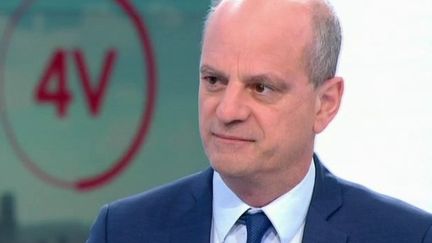 « Le port du masque peut être intéressant pour les plus jeunes » : Jean-Michel Blanquer est l’invité des 4 Vérités